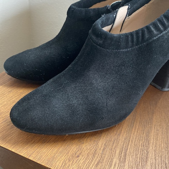Clarks Narrative Black Suede Bootie Heel, Women’s size 8 - Picture 5 of 16